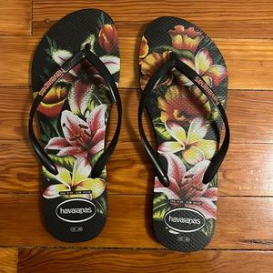 Gently Used Havaianas